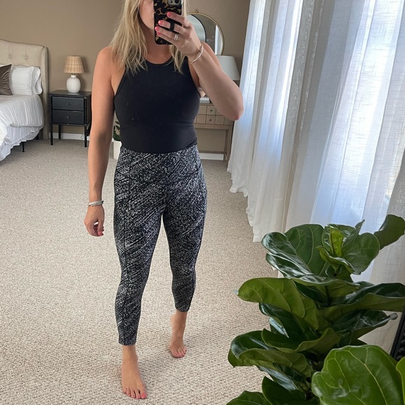 Lululemon Fast and Free High-Rise Crop 23" - Picture 5 of 7